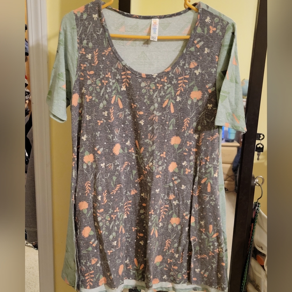 Lularoe Perfect T - XS